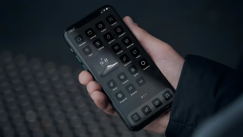Transform Your iPhone: Create a Dark & Aesthetic Theme